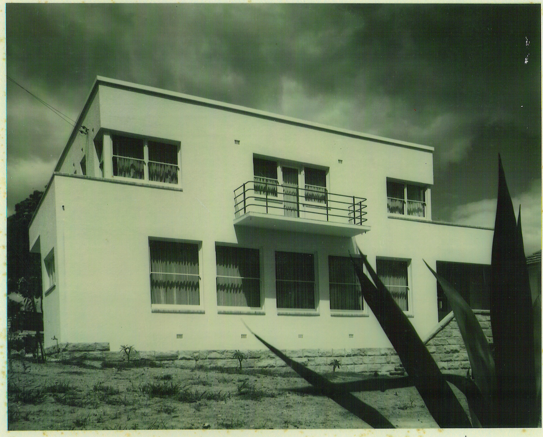 tan 04a